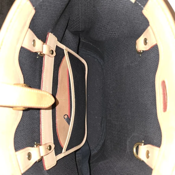 Dooney & Bourke USA Vintage Cabrio Bucket Bag W/ Coin Bag - Picture 5 of 8